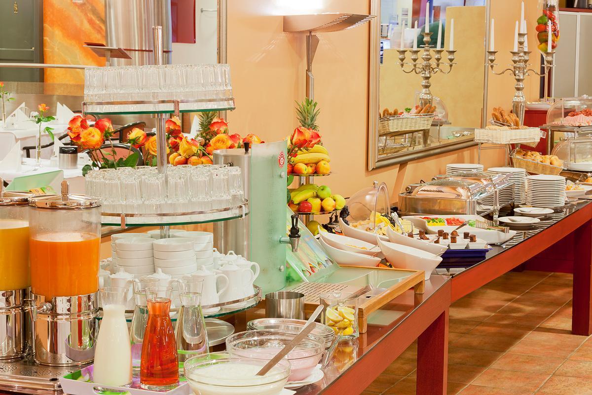 Vienna Sporthotel Hotel 4*